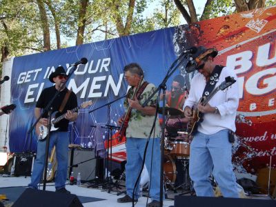 Live Music: Sneakers
